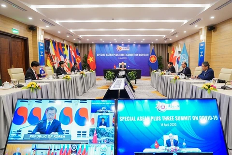 Премьер-министр Вьетнама и Председателn АСЕАН Нгуен Суан Фука председательствует на Специальном видео-саммита АСЕАН Плюс Три (АСЕАН+3) по коронавирусной болезни 2019 (COVID-19).