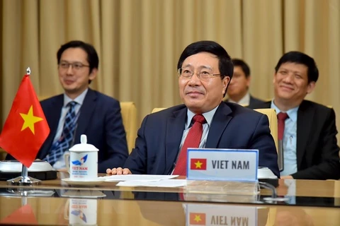 Заместитель премьер-министра и министр иностранных дел Вьетнама Фам Бинь Минь принял участие в видео-конференции Альянса за многосторонность 16 апреля. (Фото: опубликована ВИА)