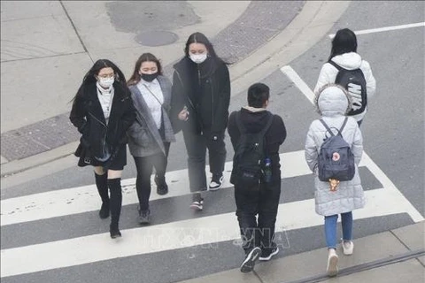 Люди в Оттаве носят маски (Фото: Синьхуа)