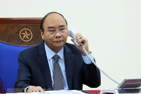 21 апреля во второй половине дня премьер-министр Нгуен Суан Фук провел телефонный разговор с премьер-министром России Михаилом Мишустиным. (Фото: Тхонг Нят/ВИА)