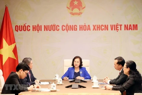 Председатель НС Нгуен Тхи Ким Нган (в центре) (Фото: ВИА) 