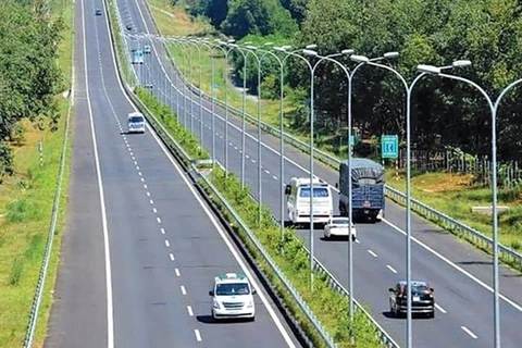 Ускорение строительства скоростной автомагистрали Восток-Север-Юг было важно для стимулирования экономического роста (Фото: baodautu.vn)