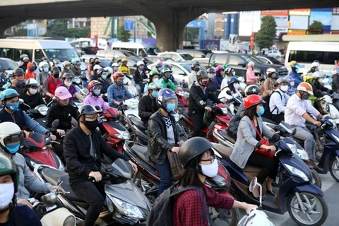Улицы в Ханое снова стали переполненными после того, как правительство ослабило меры по социальному дистанцированию в конце апреля 2020 года. (Фото: ВИА)
