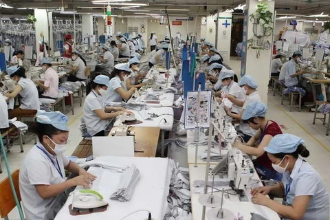 Рабочие на фабрике тканей во Вьетнаме (Фото: ВИА)