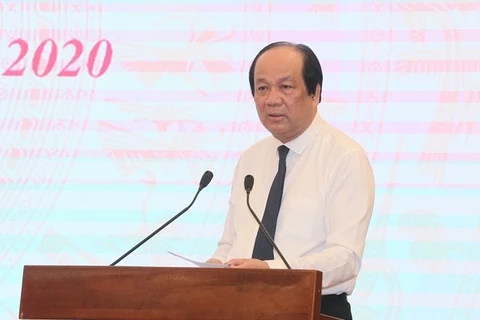 Министр, заведующий канцелярией правительства Май Тиен Зунг выступает на очередной пресс-конференции правительства 2 июня (фото: ВИА)