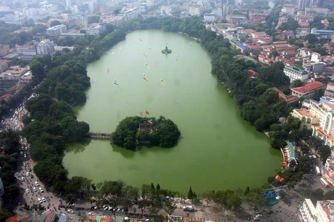 Озеро Хоанкием в Центре Ханоя, вид с высоты. (Фото: ВИА)