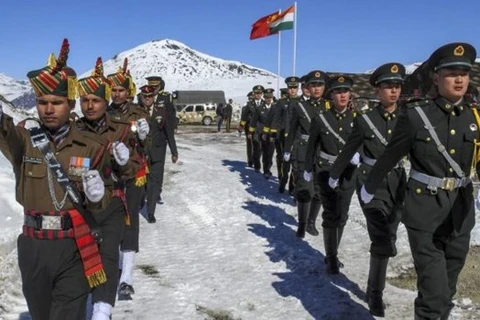 Пограничные войска Индии и Китая. (Фото: PTI)