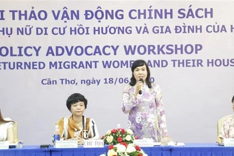 Президент отделения VWU в Кантхо Во Тхи Ким Тхоа, выступает на мероприятии. (Фото: ВИА)