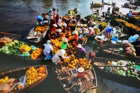 Плавучий рынок Кайранг – знаменитое место для посещения туристами в городе Кантхо в дельте реки Меконг. (Источник: canthoplus.com)