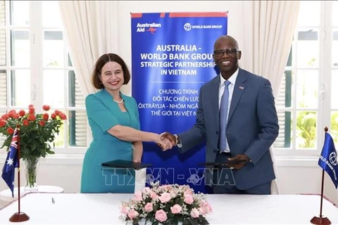 Группа Всемирного банка (ВБ) и правительство Австралии договорились о расширении своего стратегического партнерства во Вьетнаме с обязательством выделить еще 5 млн. австралийских долл. на поддержку экономического восстановления Вьетнама и защиту наиболее 