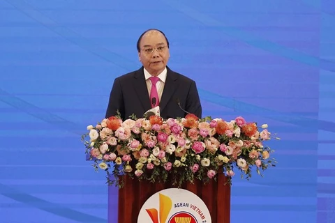 Премьер-министр Нгуен Суан Фук выступает со вступительной речью на 36-м саммите АСЕАН 26 июня. (Фото: ВИА)