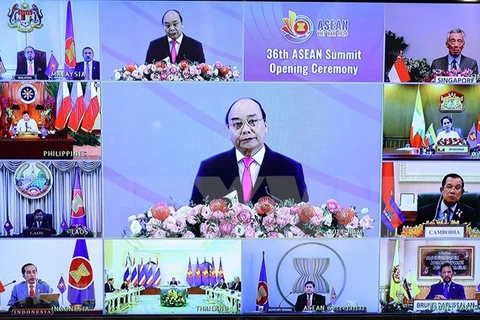 Премьер-министр Нгуен Суан Фук, который также является председателем АСЕАН 2020, выступает с вступительной речью на 36-м саммите АСЕАН. (Фото: ВИА)