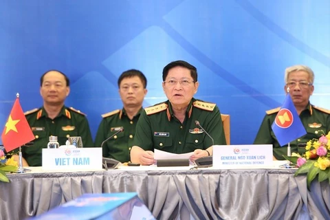 Министр обороны Вьетнама генерал Нго Суан Лить (второй справа) выступает на совещании старших должностных лиц по вопросам обороны АСЕАН (ADSOM+) 7 июля (фото: ВИА)