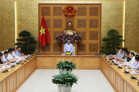 Заместитель премьер-министра и министр иностранных дел Фам Бинь Минь выступает на заседании (Фото: ВИА)