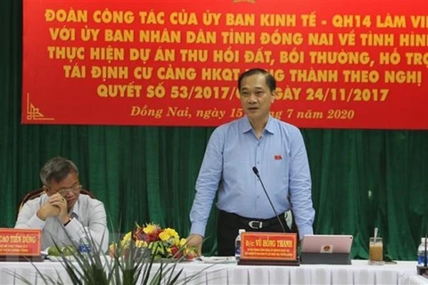 Ву Хонг Тхань, глава комитета Национального собрания по экономическим вопросам, выступает на рабочей сессии. (Фото: ВИА)