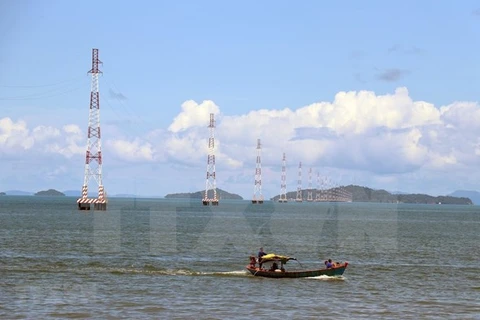 Электропроводка EVN обеспечивает электропитание в районе острова Тьенхай (Фото: ВИА)