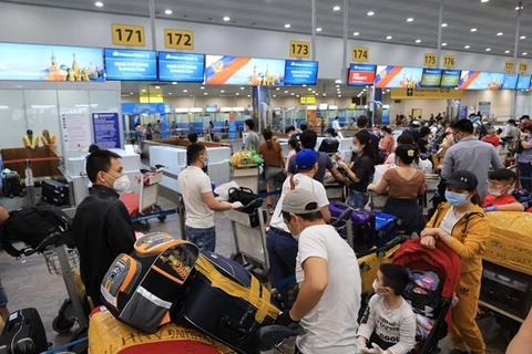 Граждане Вьетнама ожидают проведения процедур в международном аэропорту России Шереметьево (Фото: ВИА)