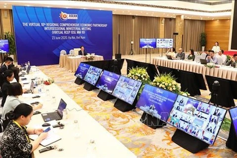 10-я Региональная межсессионная онлайн-встреча министров всестороннего регионального экономического партнерства состоялась в Ханое в июне этого года (Фото: ВИА) 