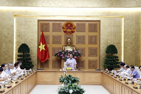 Премьер-министр Нгуен Суан Фук председательствует на заседании руководящего комитета по реструктуризации кредитных организаций 27 июля (Фото: ВИА)