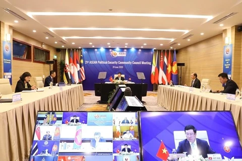 Заместитель премьер-министра Вьетнама и министр иностранных дел Фам Бинь Минь председательствует на 21-м заседании Совета сообщества по политической безопасности АСЕАН (Фото: ВИА)