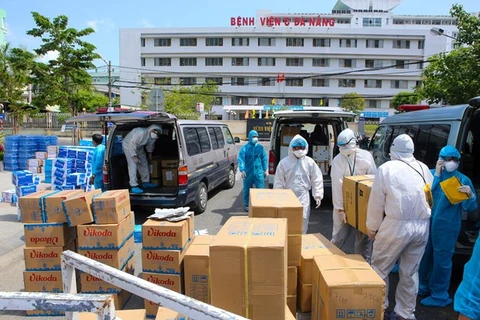 Основные товары доставляются в больницу Дананга C (Фото: ВИА)