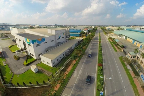 COVID-19 вызвал временные трудности для будущих бизнес-планов, но с долгосрочной инвестиционной стратегией индустриальная недвижимость во Вьетнаме все еще очень привлекательна. (Фото doanhnghiepphattrien.vn)