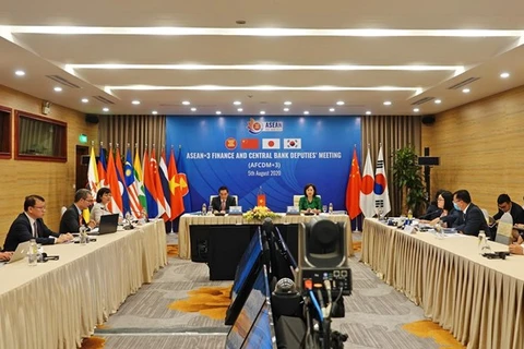 Совещание представителей по финансам и Центральному банку АСЕАН + 3 (AFCDM + 3) состоялось 5 августа в формате видеоконференции под председательством Вьетнама и Японии. (Фото: ВИА)