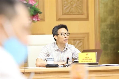 Заместитель премьер-министра Ву Дык Дам председательствует на заседании (Фото: ВИА)