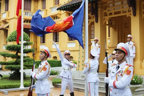 Церемония поднятия флага АСЕАН прошла 7 августа в Ханое (Фото: ВИА)