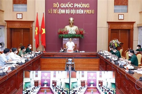 Заместитель премьер-министра Ву Дук Дам (стоит) выступает на мероприятии (Фото: ВИА)
