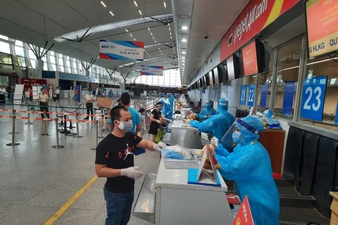 Vietjet доставил 230 застрявших пассажиров из Дананга в Ханой. (Фото: Vietjet)