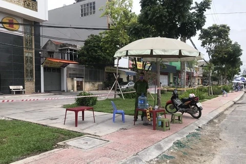 Территория вокруг ресторана на улице Нгокуен в квартале Фам Нгулао, где работал пациент №867, была закрыта с 0:00 14 августа до 0:00 28 августа (Фото: DBF)
