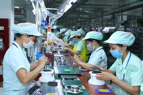 Работники японской компании Foster Electronics Limited в Бакнине (Источник: ВИА)