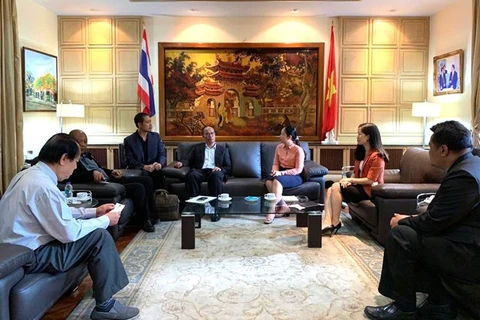 На рабочем заседании представителей Посольства Вьетнама в Таиланде и Департамента развития животноводства (DLD) в Бангкоке. (Фото: ВИА)