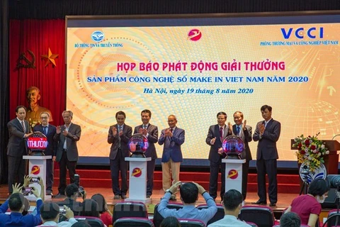 19 августа в Ханое была объявлена первая награда за продукты цифровых технологий “Сделай во Вьетнаме (Фото: ВИА)