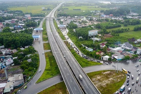 Участок скоростной автомагистрали Хошимин- Лонгтхань -Заужай, соединяющей город Хошимин с южной провинцией Донгнай. (Источник: VNExpress)