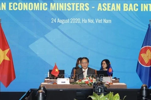 Министр промышленности и торговли Чан Туан Ань председательствует на мероприятии (Фото: ВИА)