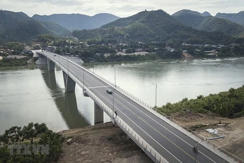 Мост Хоабинь 3, строительство которого осуществляется за счет средств ОПР, в северной провинции Хоабинь был введен в эксплуатацию в феврале 2020 г. (Фото: ВИА)