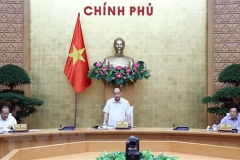 Премьер-министр Нгуен Суан Фук 27 августа обратился к министерствам и ведомствам с просьбой внимательно проконтролировать и ускорить выдачу виз иностранным экспертам и инвесторам. (Фото: ВИА)