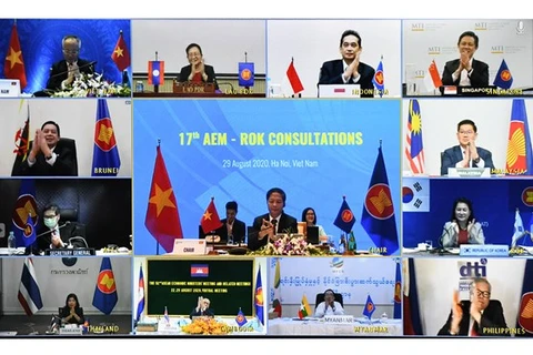 Сопредседателями 17-й конференции AEM-РК являются министр промышленности и торговли Вьетнама Чан Туан Ань и министр торговли РК Ю Мен Хи 29 августа (Фото: asean.org)