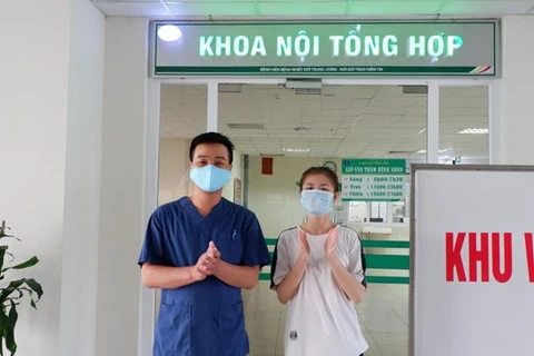 Пациентка, проходившая лечение в центральной больнице тропических болезней Донгань, была объявлена выздоровевшей. (Фото: ВИА)