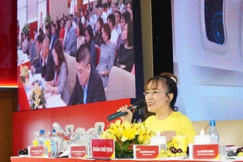 Генеральный директор Vietjet Air Нгуен Тхи Фыонг Тхао выступает с речью на ежегодном общем собрании акционеров (фото любезно предоставлено Vietjet)