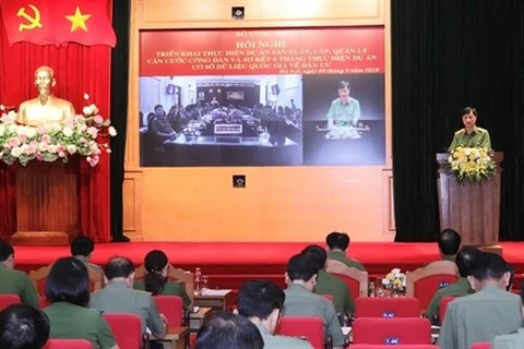 Генерал-майор Нгуен Зуй Нгок, заместитель министра общественной безопасности, выступает на конференции. (Фото: ВИА)