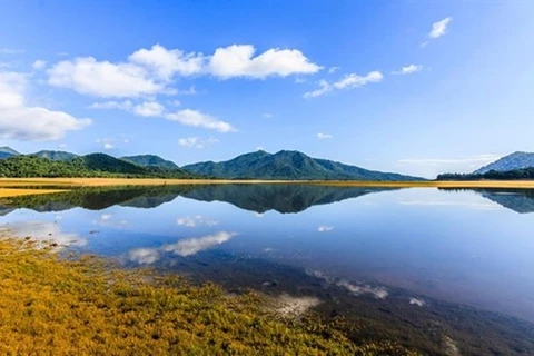 Живописные пейзажи озера Нуи Мот. (Фото: quynhontourist.vn)