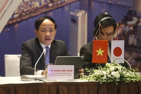 Заместитель министра информации и коммуникаций Фам Ань Туан выступает на конференции 30 сентября (Фото: ВИА)