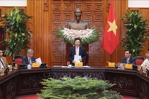Заместитель премьер-министра и министр иностранных дел Фам Бинь Минь принимает 5 октября в Ханое прием для делегации Ассоциации развития экономического сотрудничества Вьетнам-АСЕАН (Фото: ВИА)