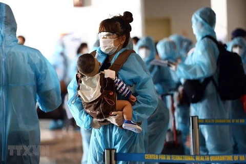 Вьетнамские граждане, вернувшиеся домой из эпидемических зон (Фото: ВИА)