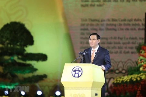 Секретарь Ханойского горком КПВ Выонг Динь Хюэ выступает на церемонии (Фото: ВИА)