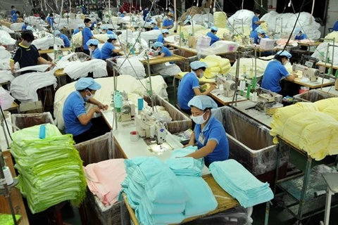 Рабочие текстильной фабрики в Хошимине. (Фото: ВИА)