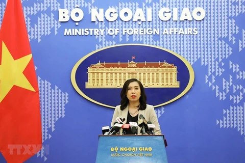 Официальный представитель МИД Ле Тхи Тху Ханг выступает на пресс-конференции 15 октября (Фото: ВИА)